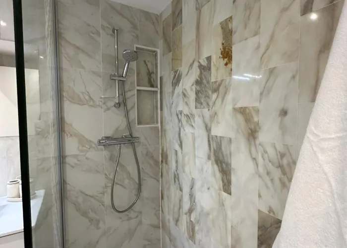 - Proche * Deauville